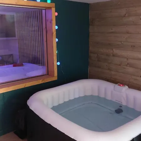 Jacuzzi Avec Vue Sur La Riviere L'yerres Daire